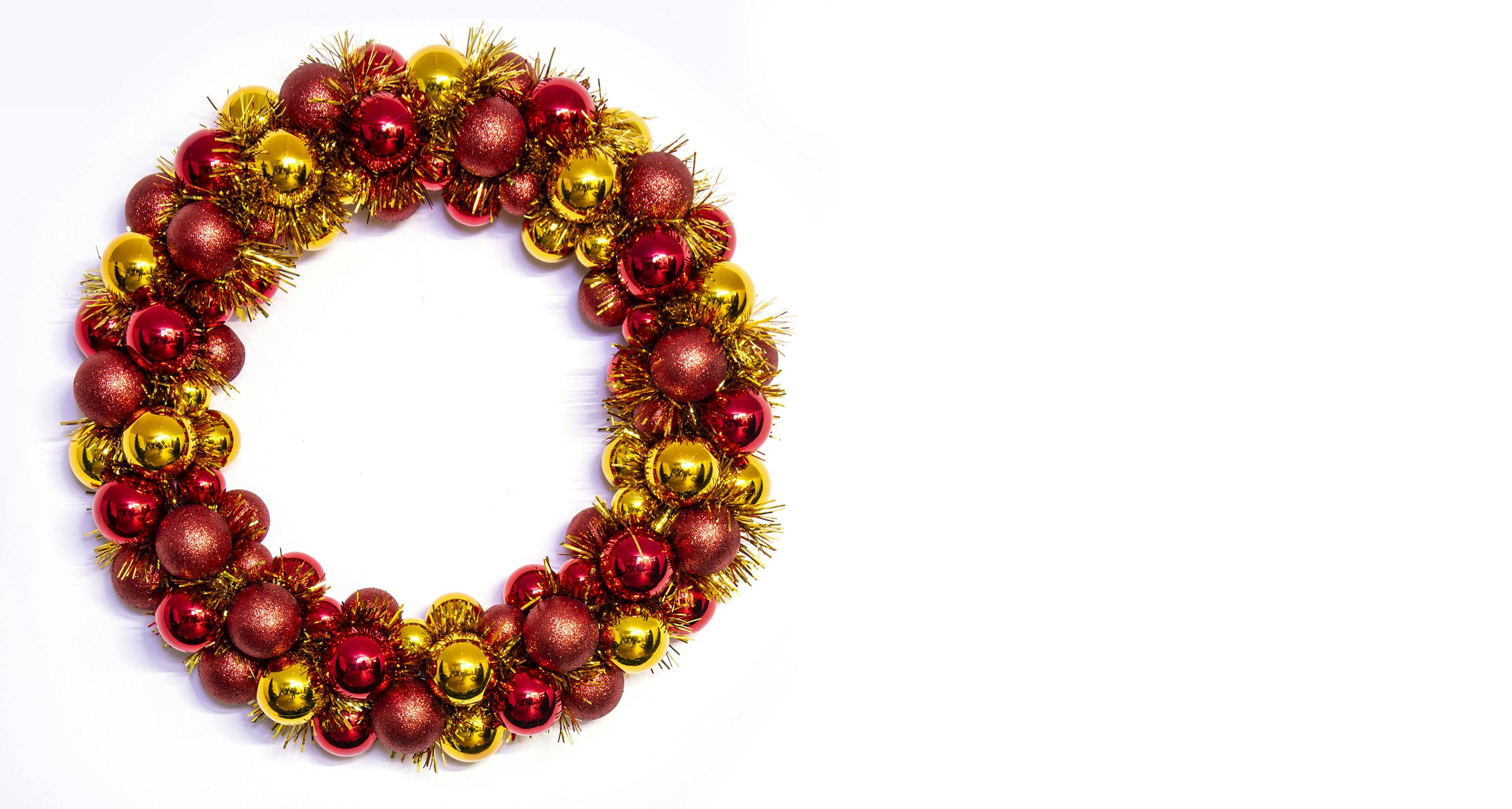 56cm Red & Gold Shatterproof Bauble Wreath