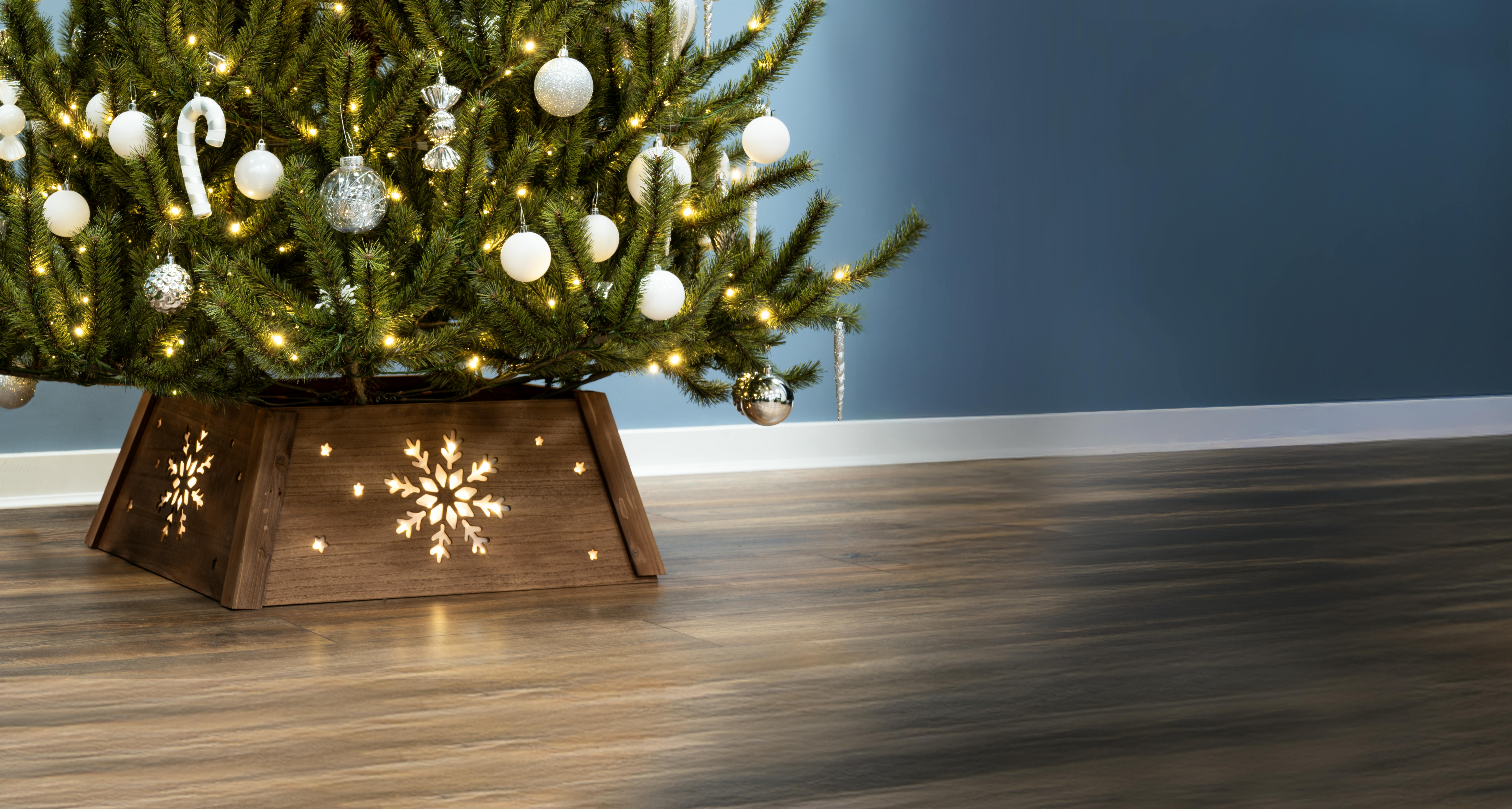 Pre-lit Large Brown Wooden Christmas Tree Skirt - Snowflake & Stars Scene