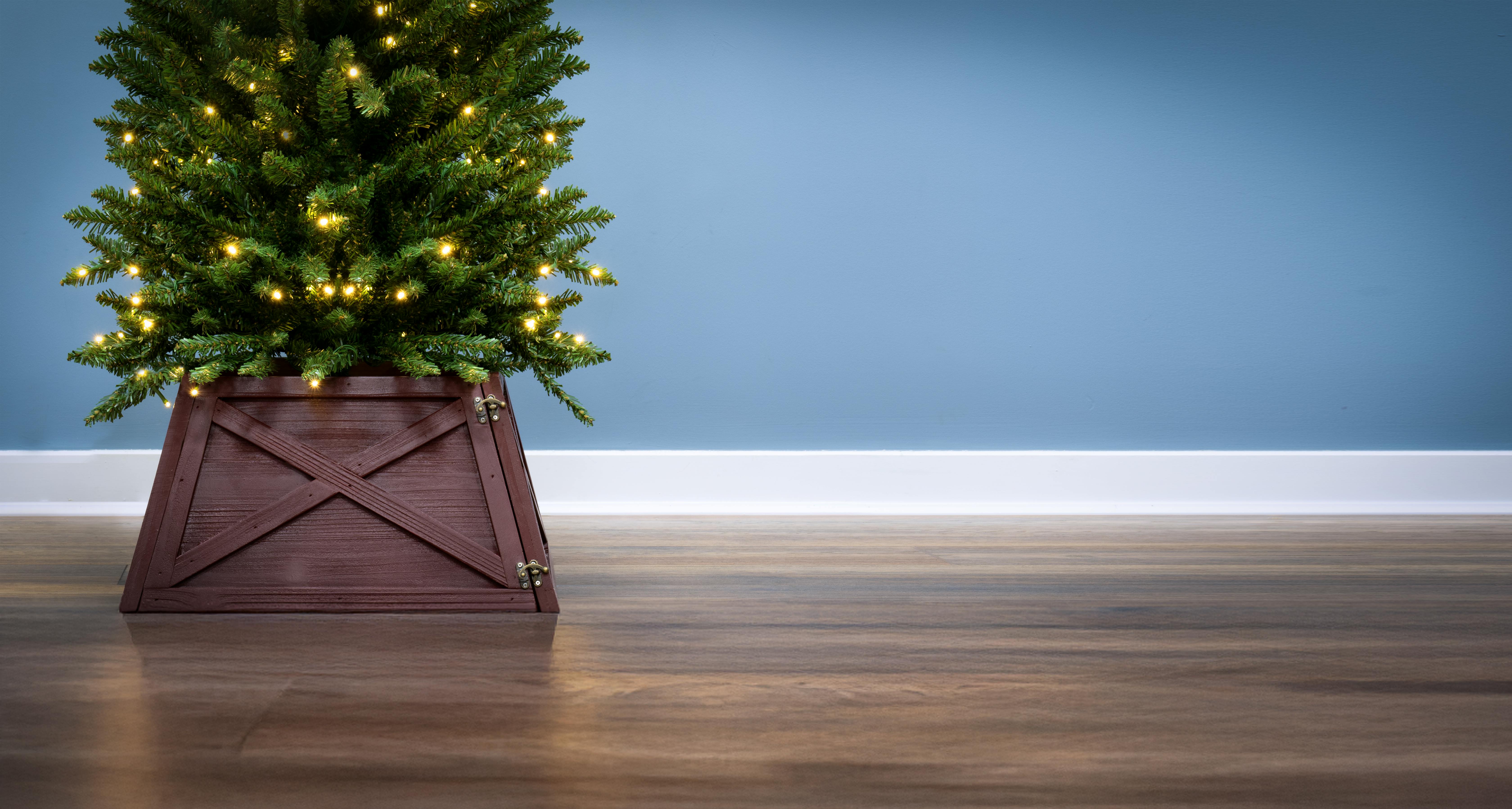 Red Wooden Christmas Tree Skirt (Fits 4ft-6ft Trees)