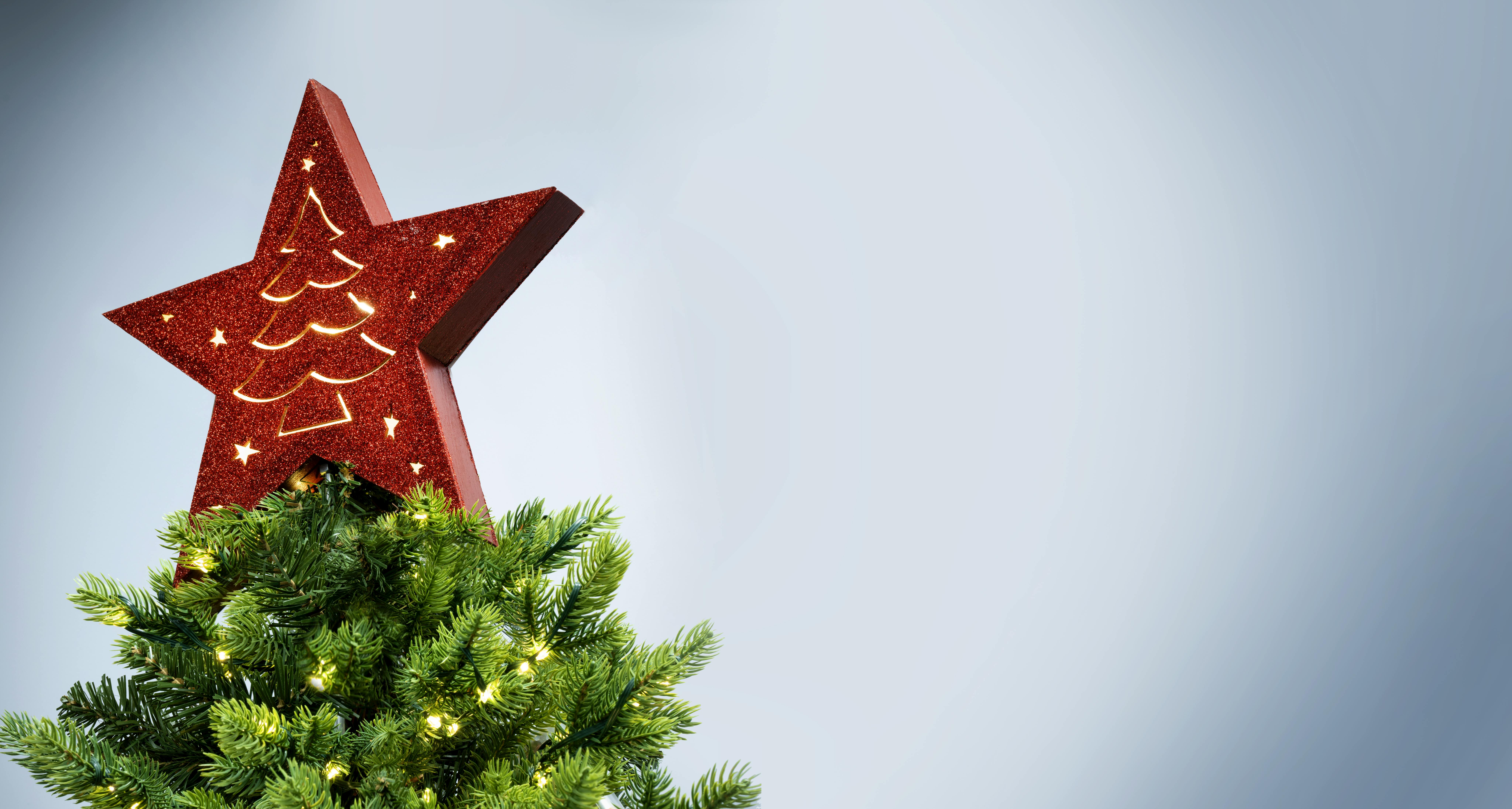 Red Battery-Powered Star Tree Topper - Tree & Stars Scene