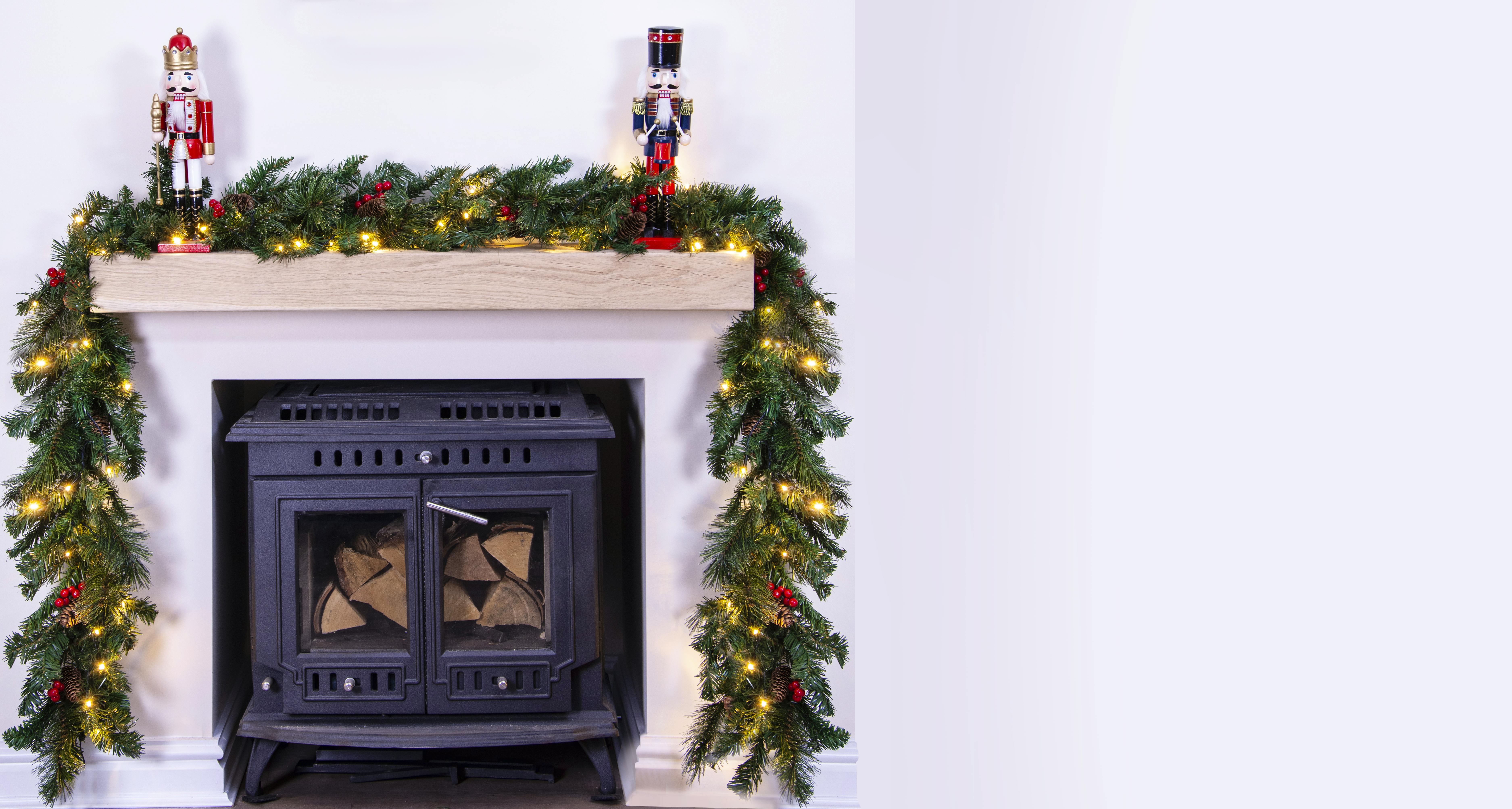 The Pre-lit Connectable 270cm Majestic Dew Pine Garland