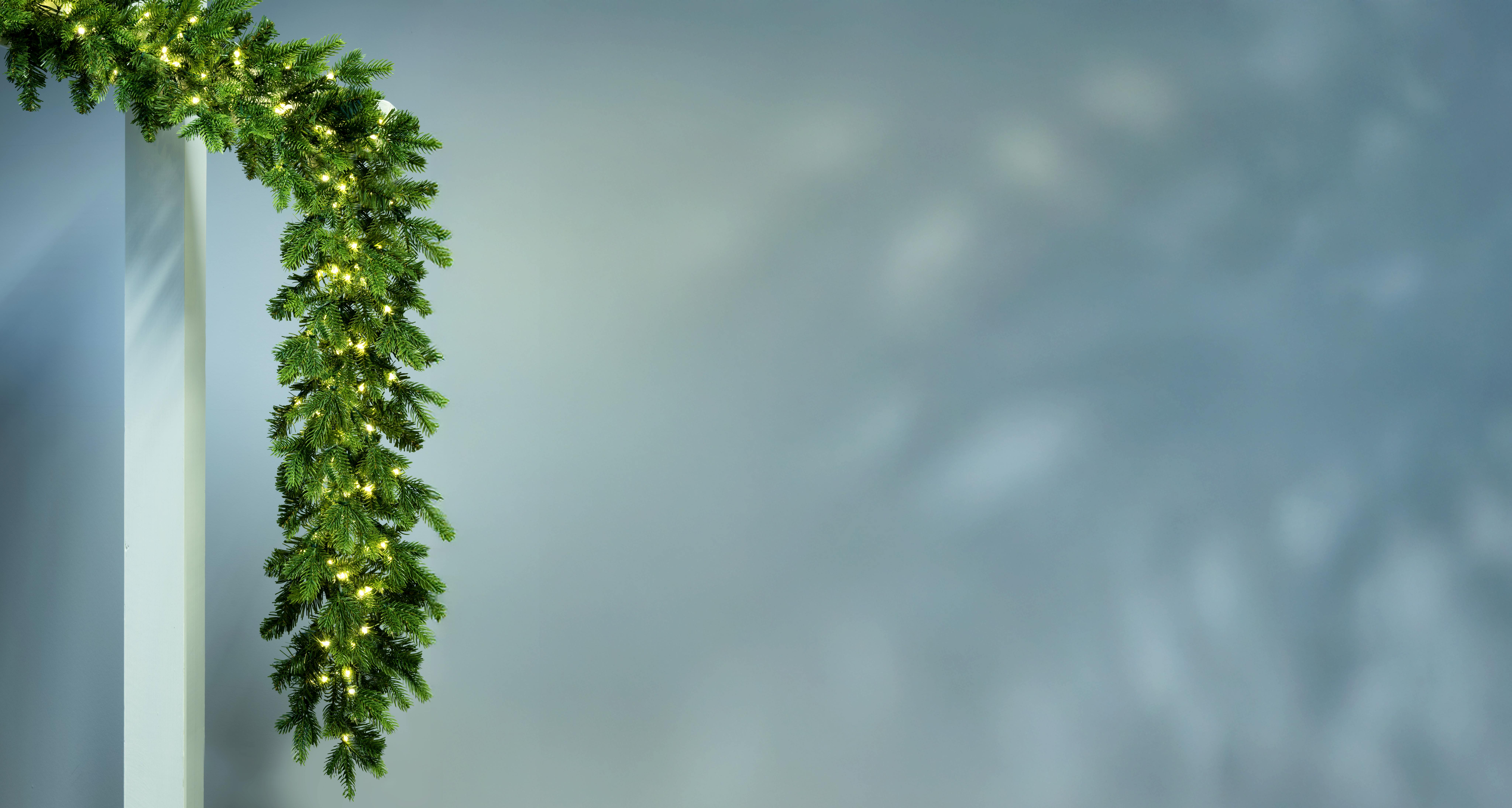 The Pre-lit Connectable 270cm Ultra-lit Montagna Fir Garland