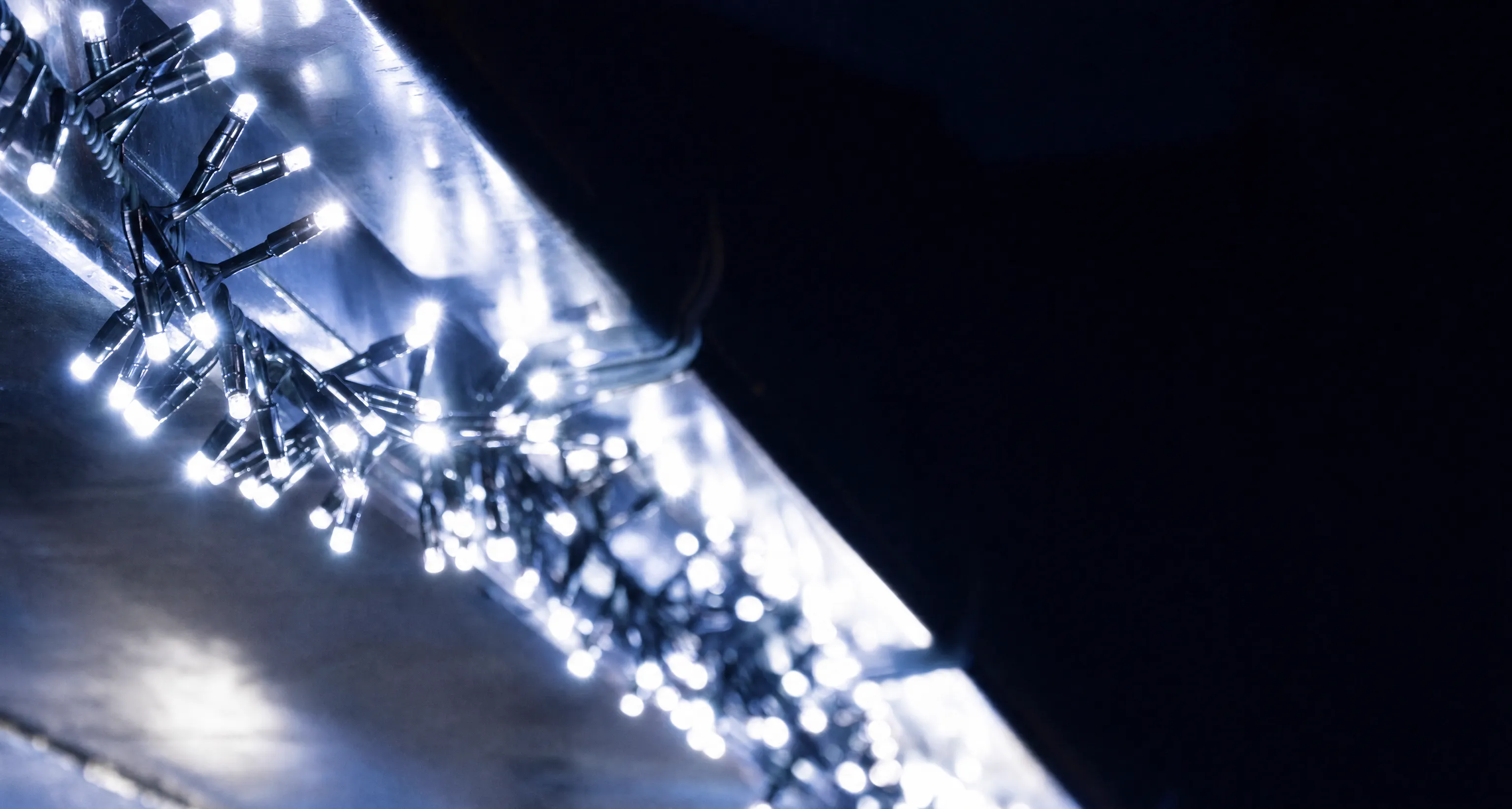 Crownvine Connectable Bright White Cluster Lights - Black Rubber Cable - Multiple Lengths