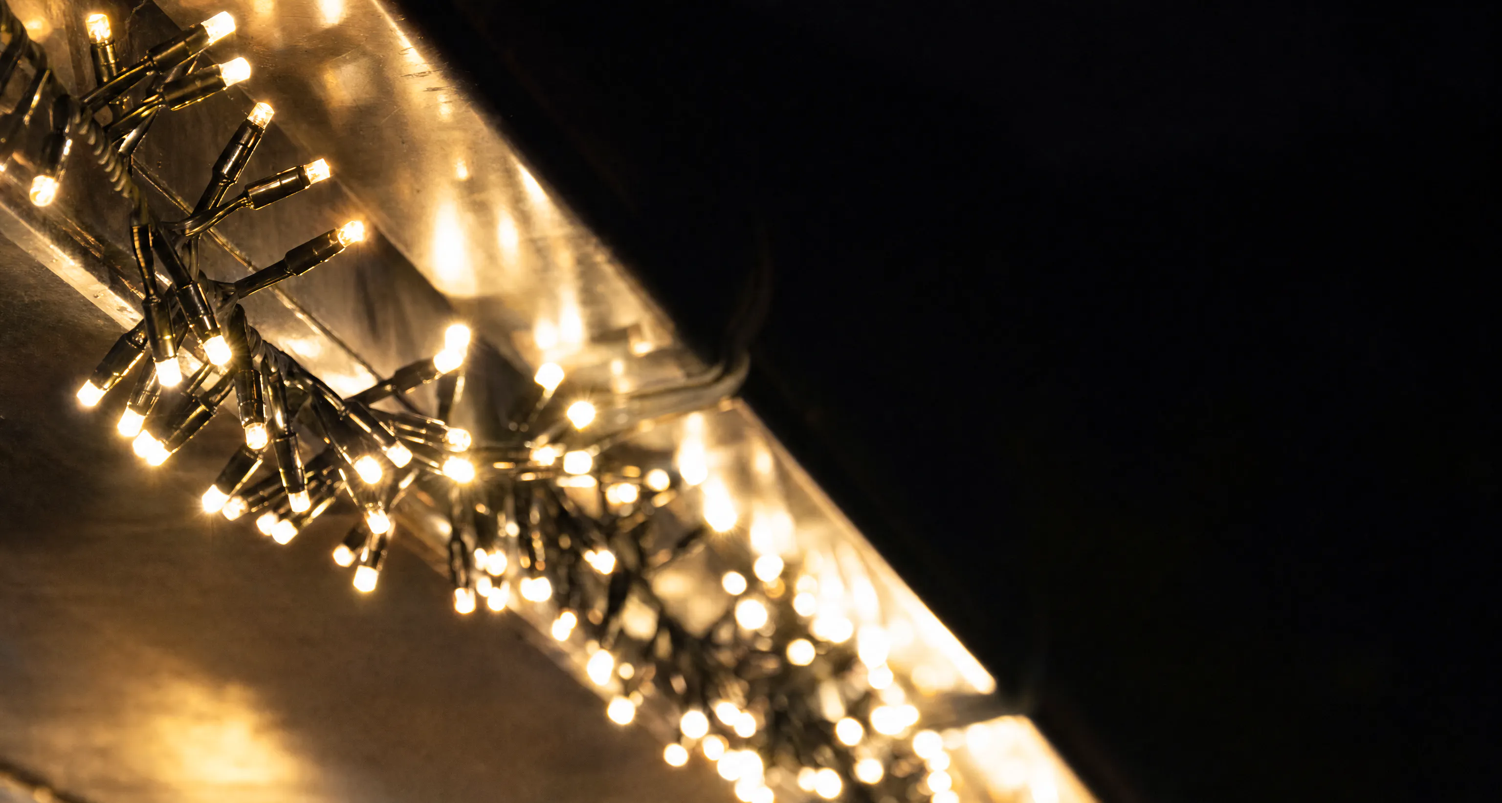 Crownvine Connectable Warm White Cluster Lights - Black Rubber Cable - Multiple Lengths
