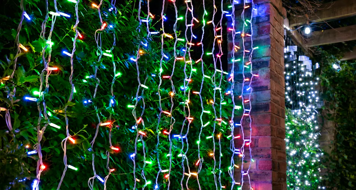Crownvine Multicolour Static Curtain Lights – White Rubber Cable (For Crownvine 230V Connectable Lights)