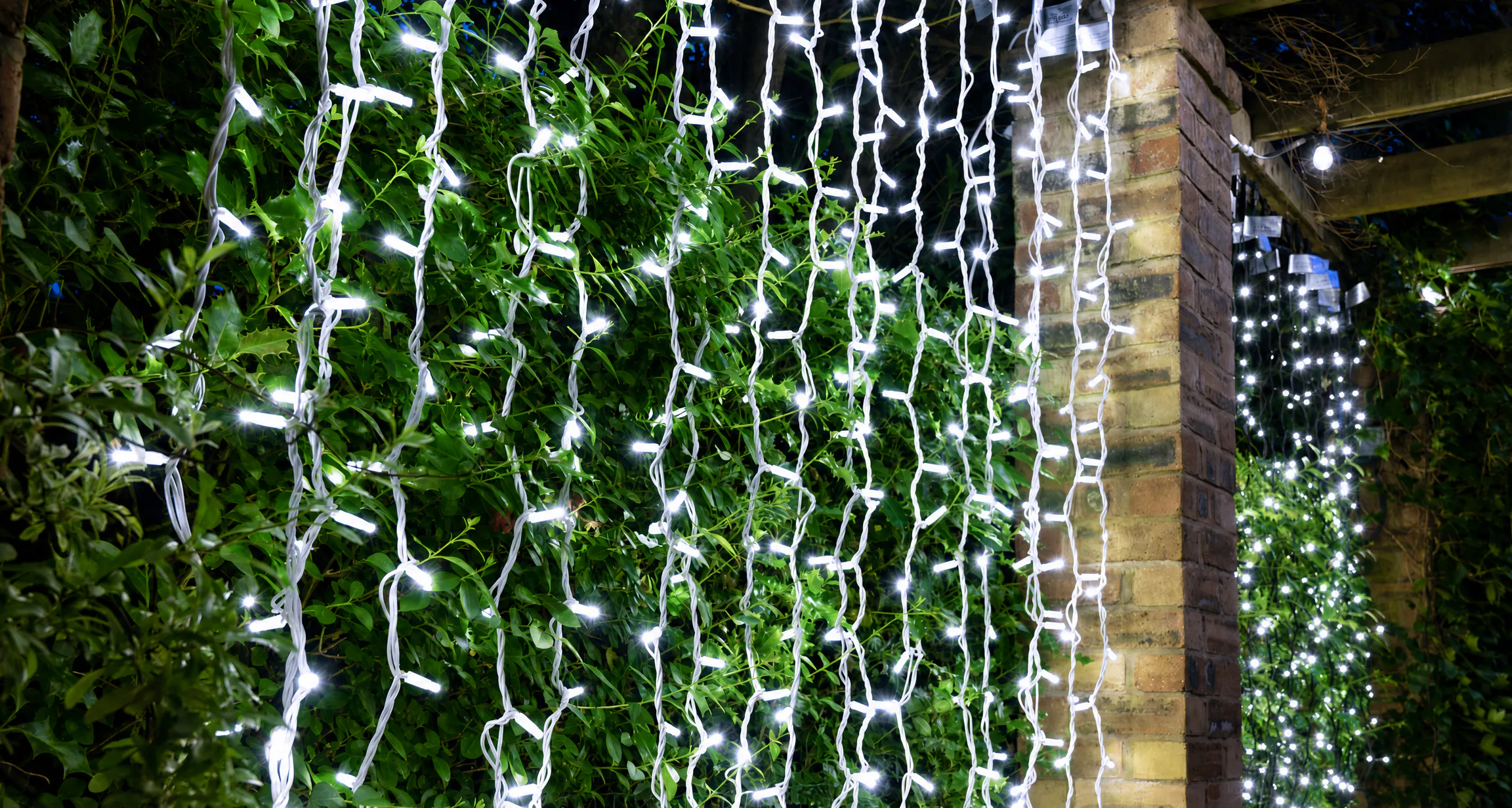 Crownvine Bright White Static Curtain Lights – White Rubber Cable (For Crownvine 230V Connectable Lights)