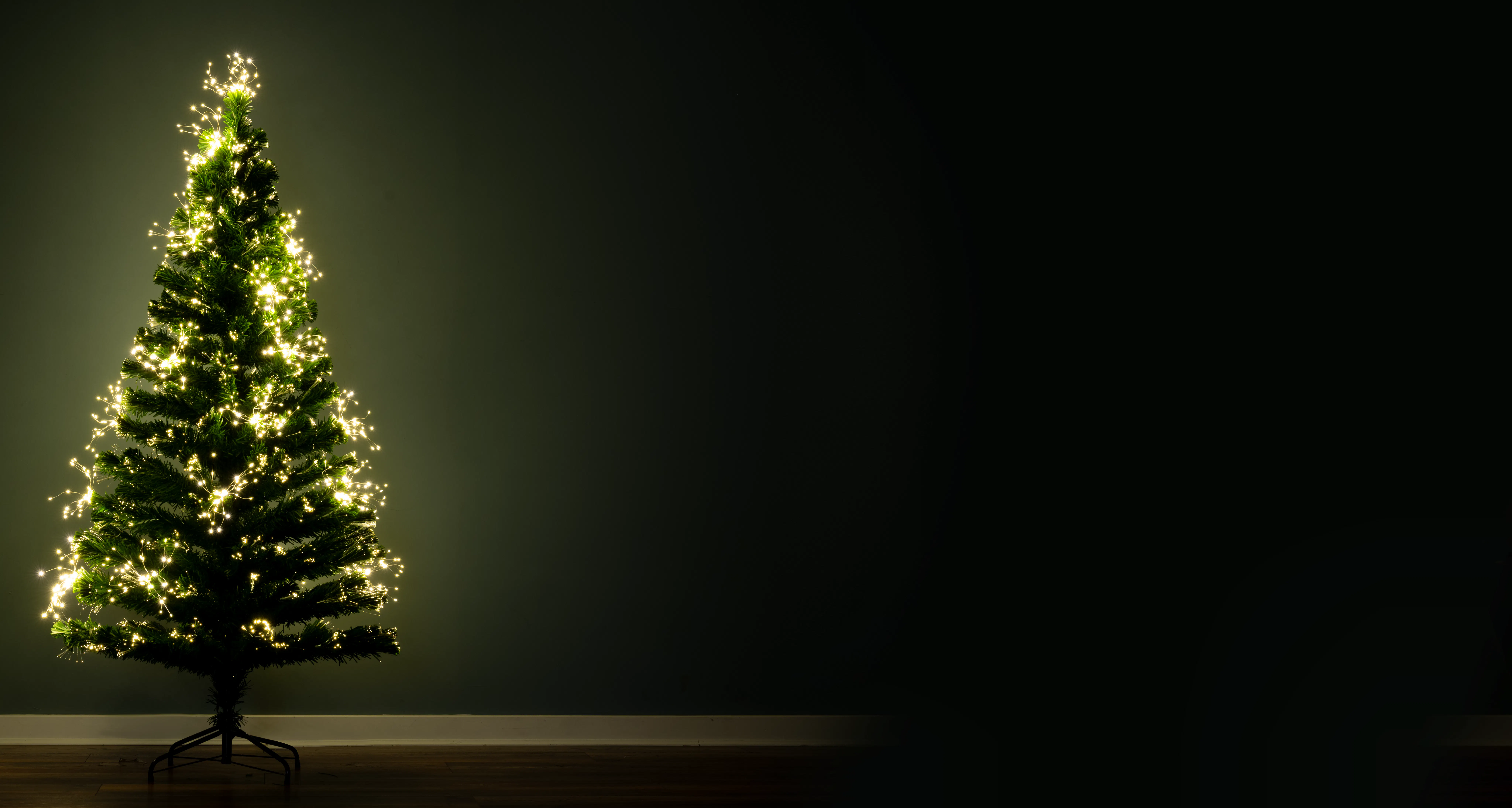 The 6ft Celestara Fibre Optic Tree - Warm White
