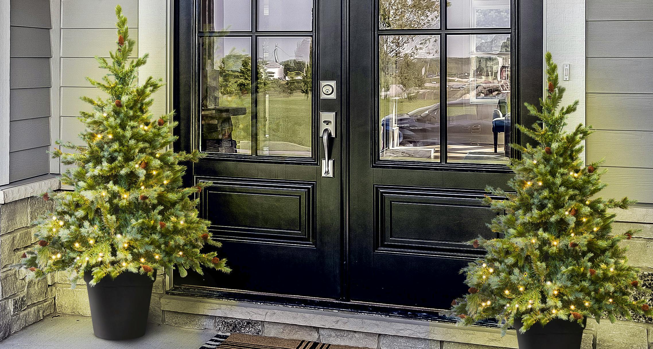 The 4ft Pre-lit Cairngorm Pine Potted Tree (Indoor/Outdoor)