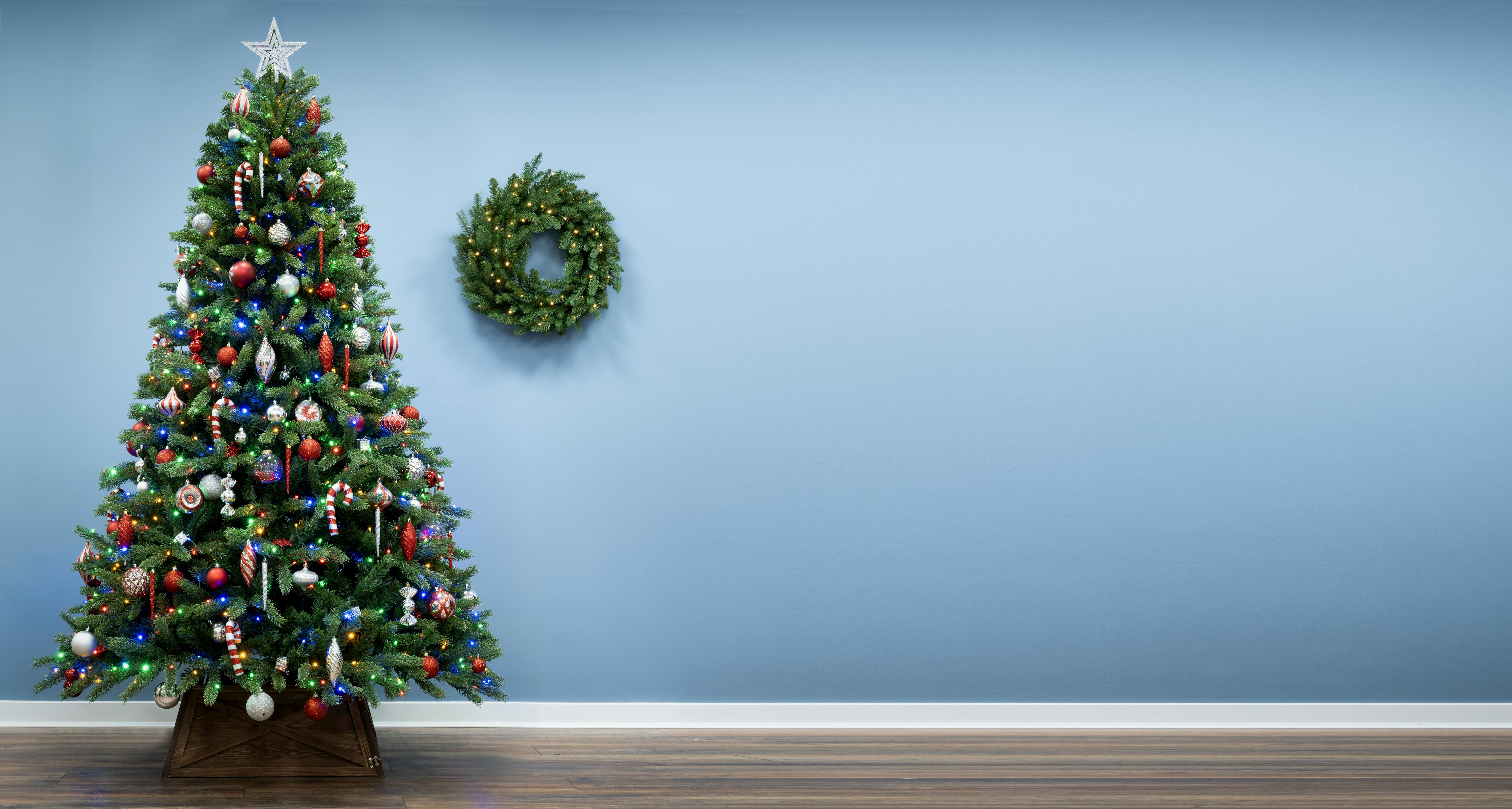 The 12ft Ultra Devonshire Fir Pre-lit with Warm White/Multicoloured Colour change LEDs