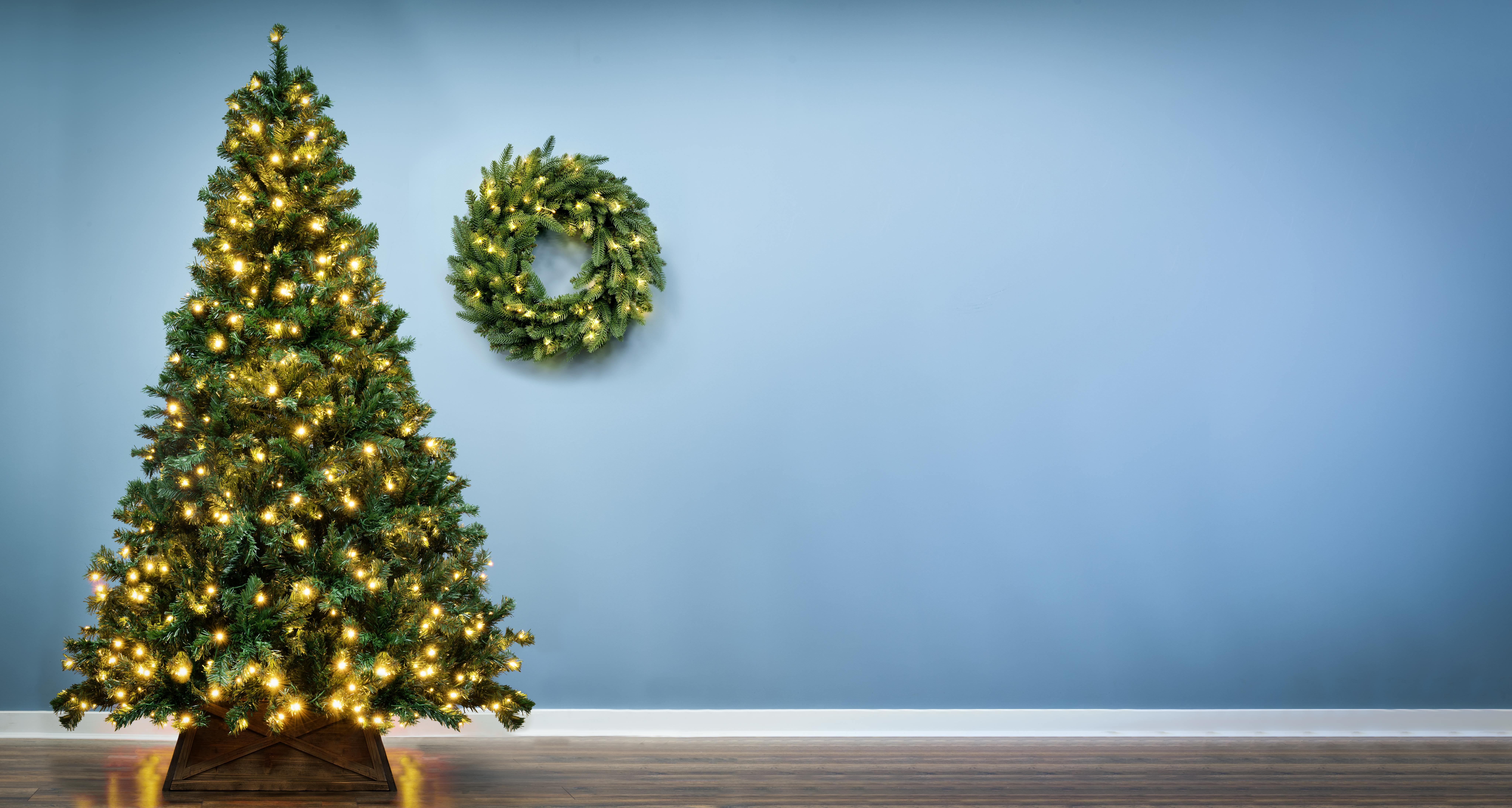 The Pre-lit 6ft Vanda Verde Fir Tree