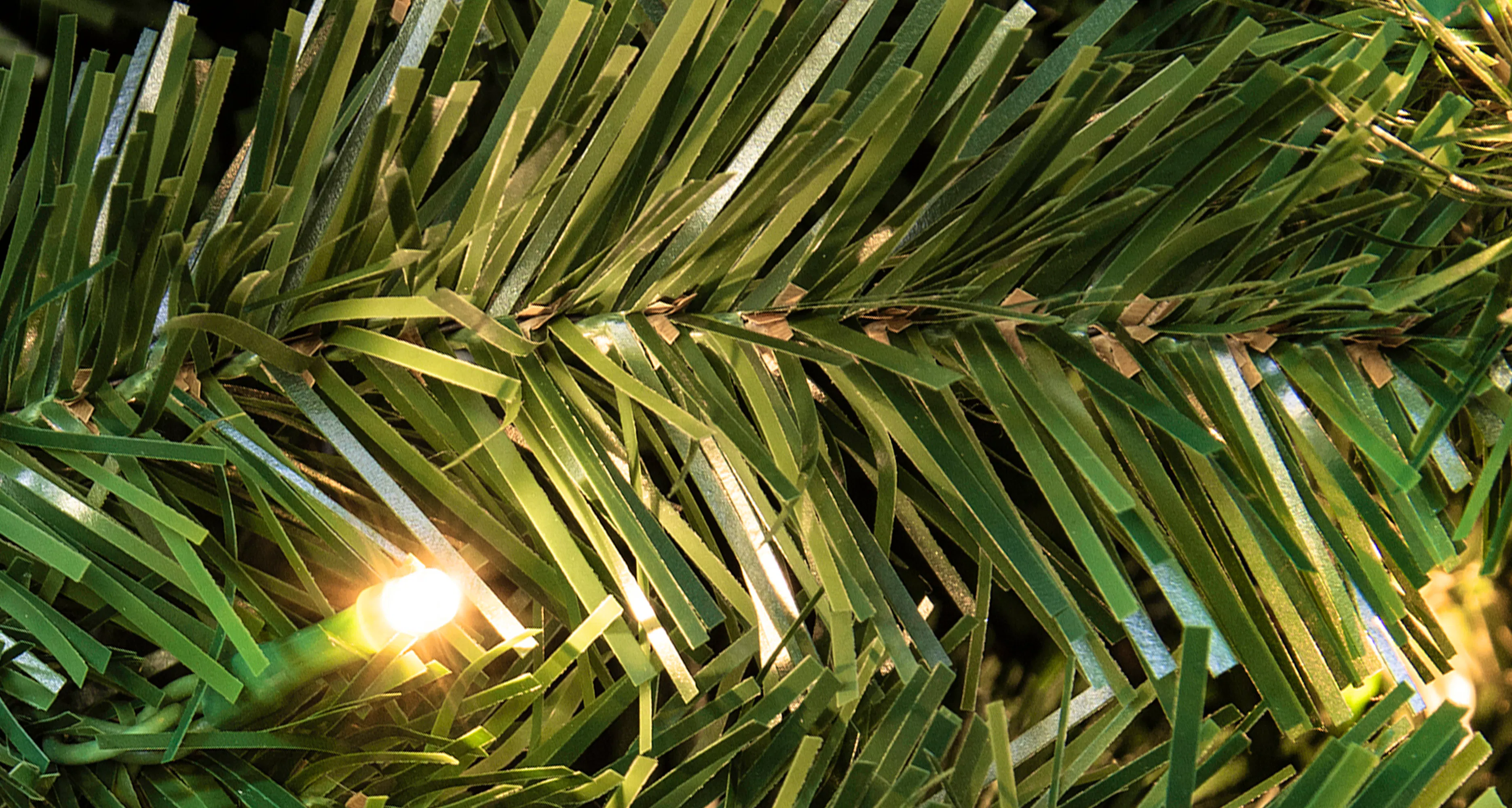 The Pre-lit Vanda Verde Fir Tree (4ft to 8ft)