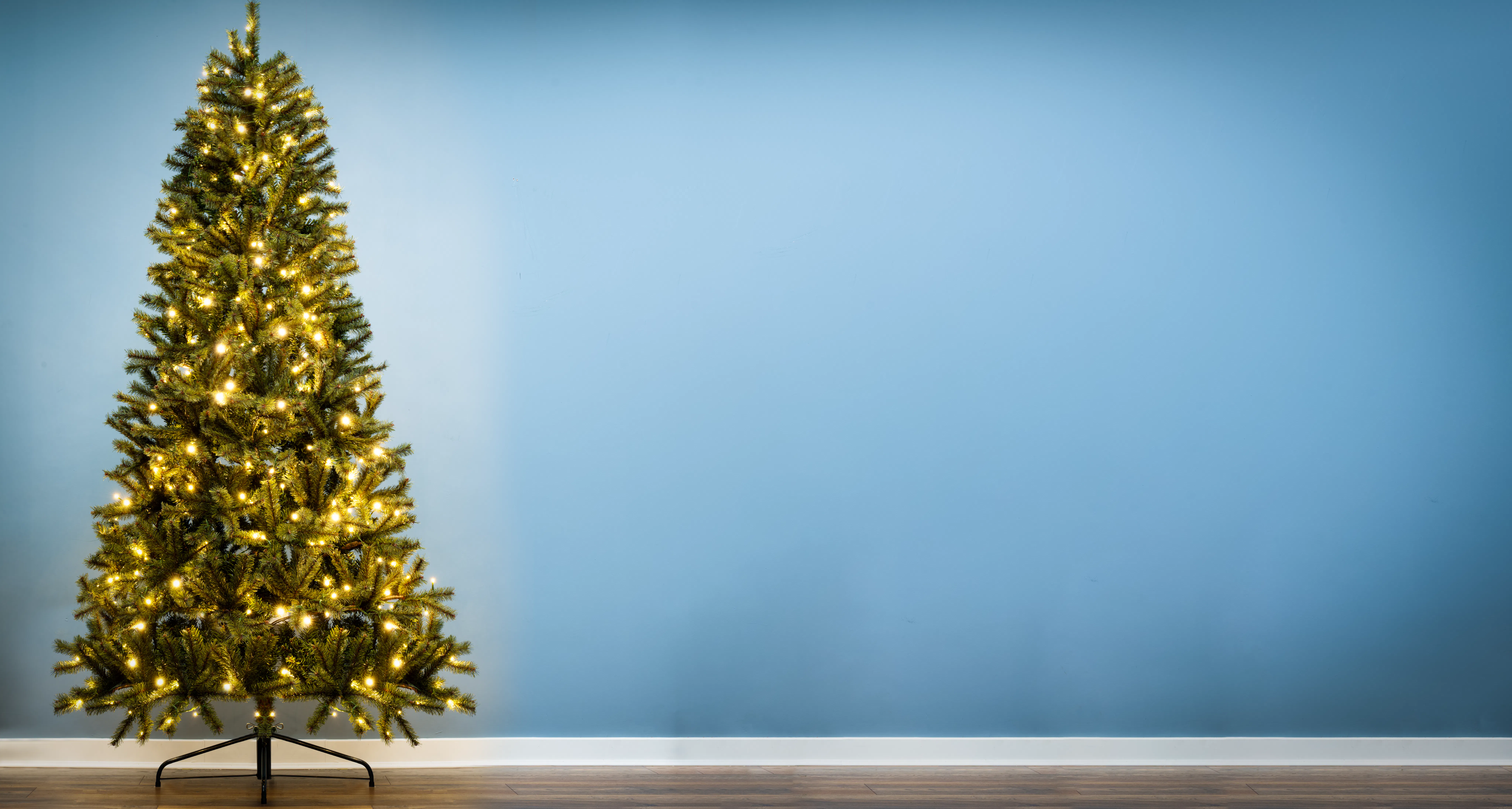 The 6ft Pre-lit Wildhorn Pine Half Tree - Warm White