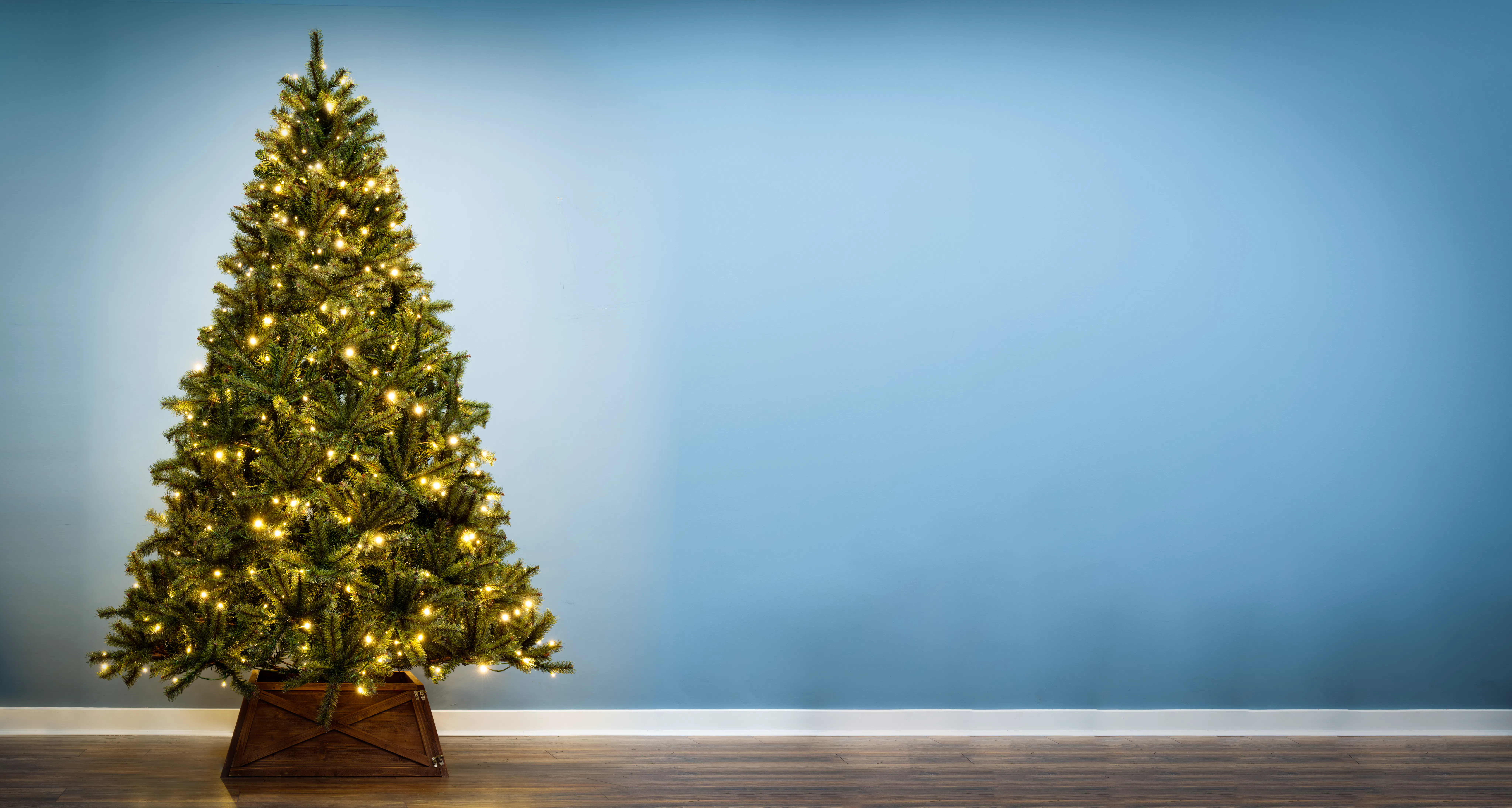 The 6ft Pre-lit Wildhorn Pine - Warm White