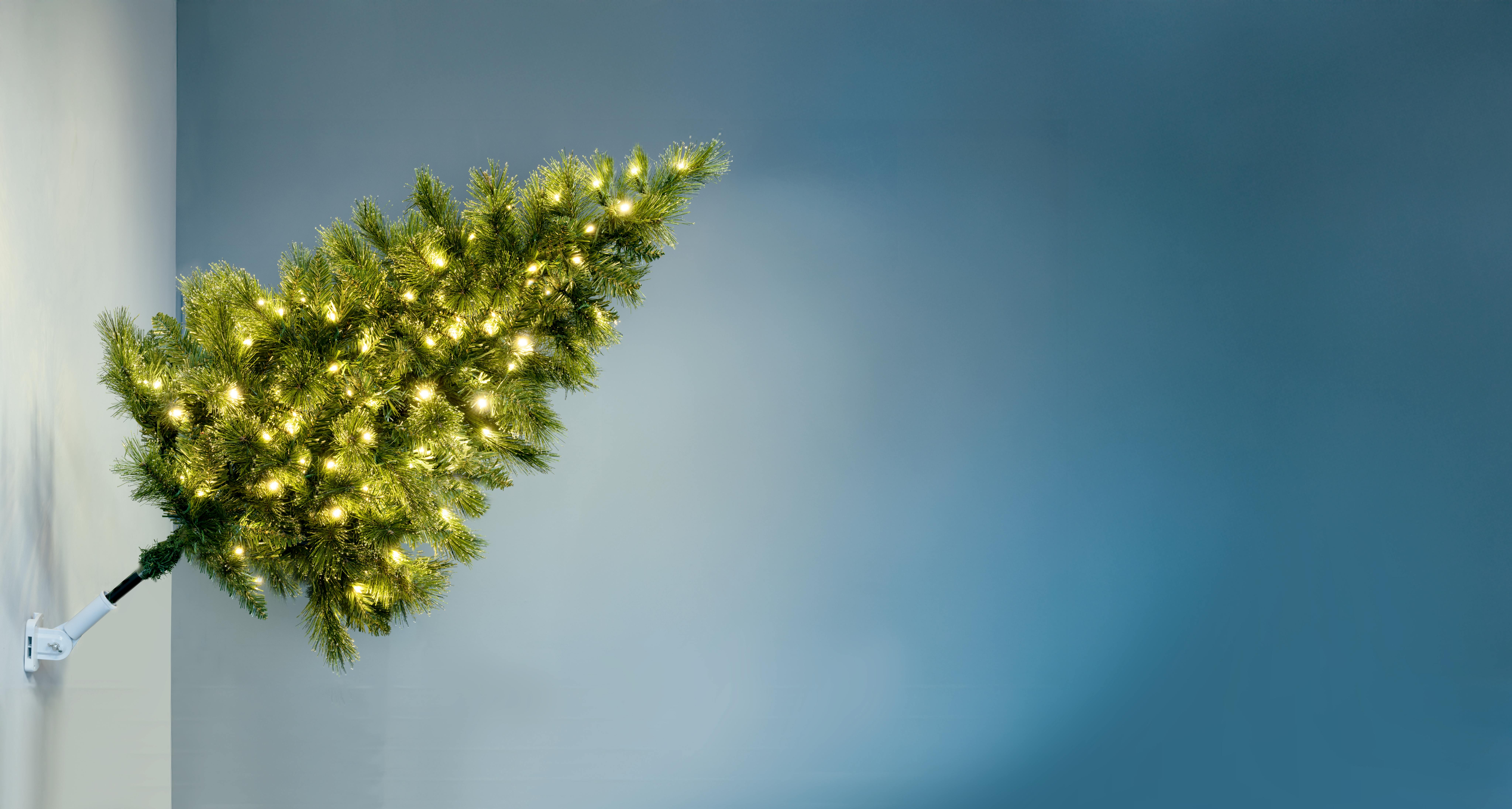 4ft/120cm Indoor/Outdoor Wall Mounted Majestic Dew Pine Tree