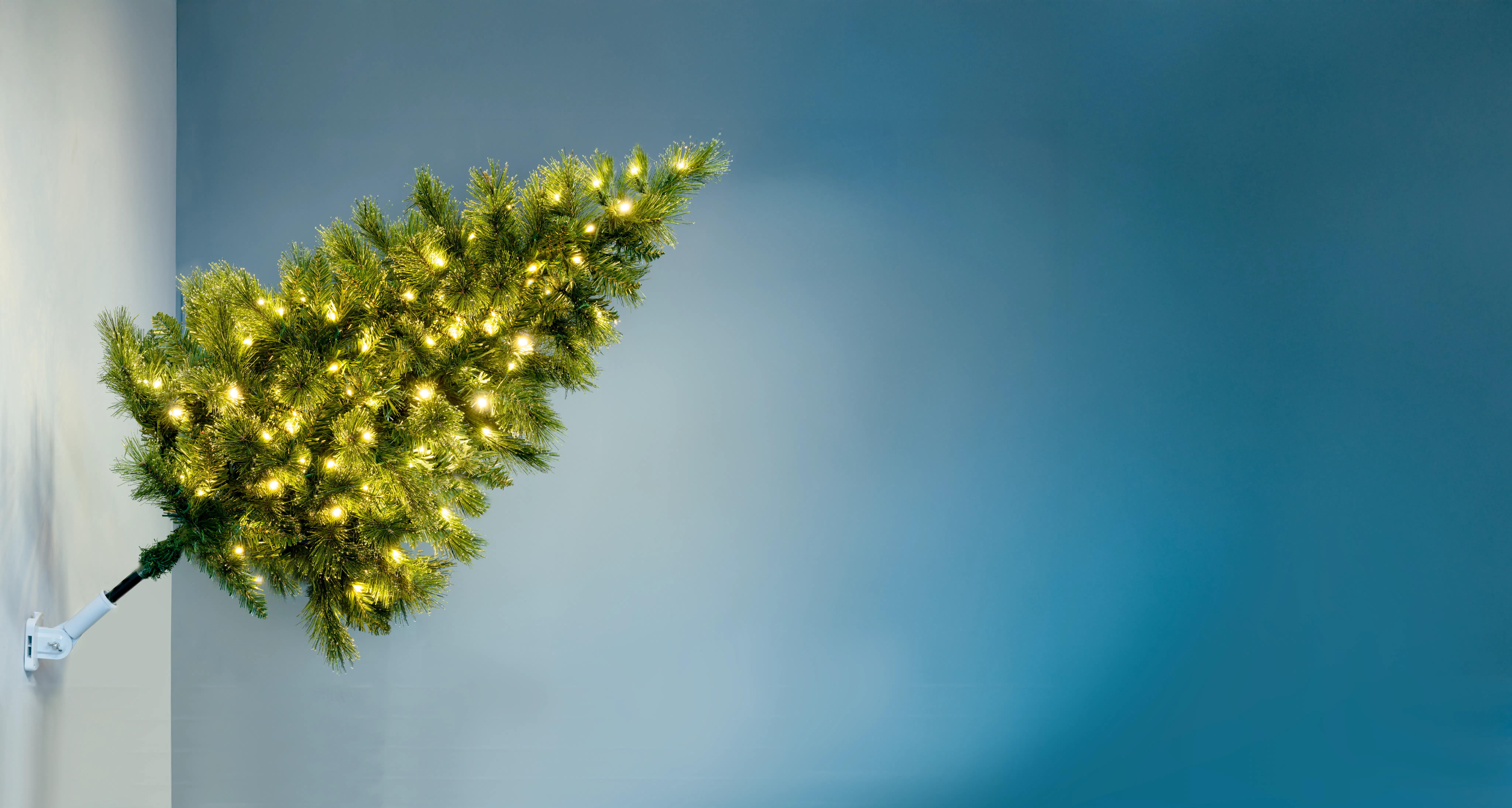 3ft/90cm Pre-lit Indoor/Outdoor Wall Mounted Majestic Dew Pine Tree - Warm White lights