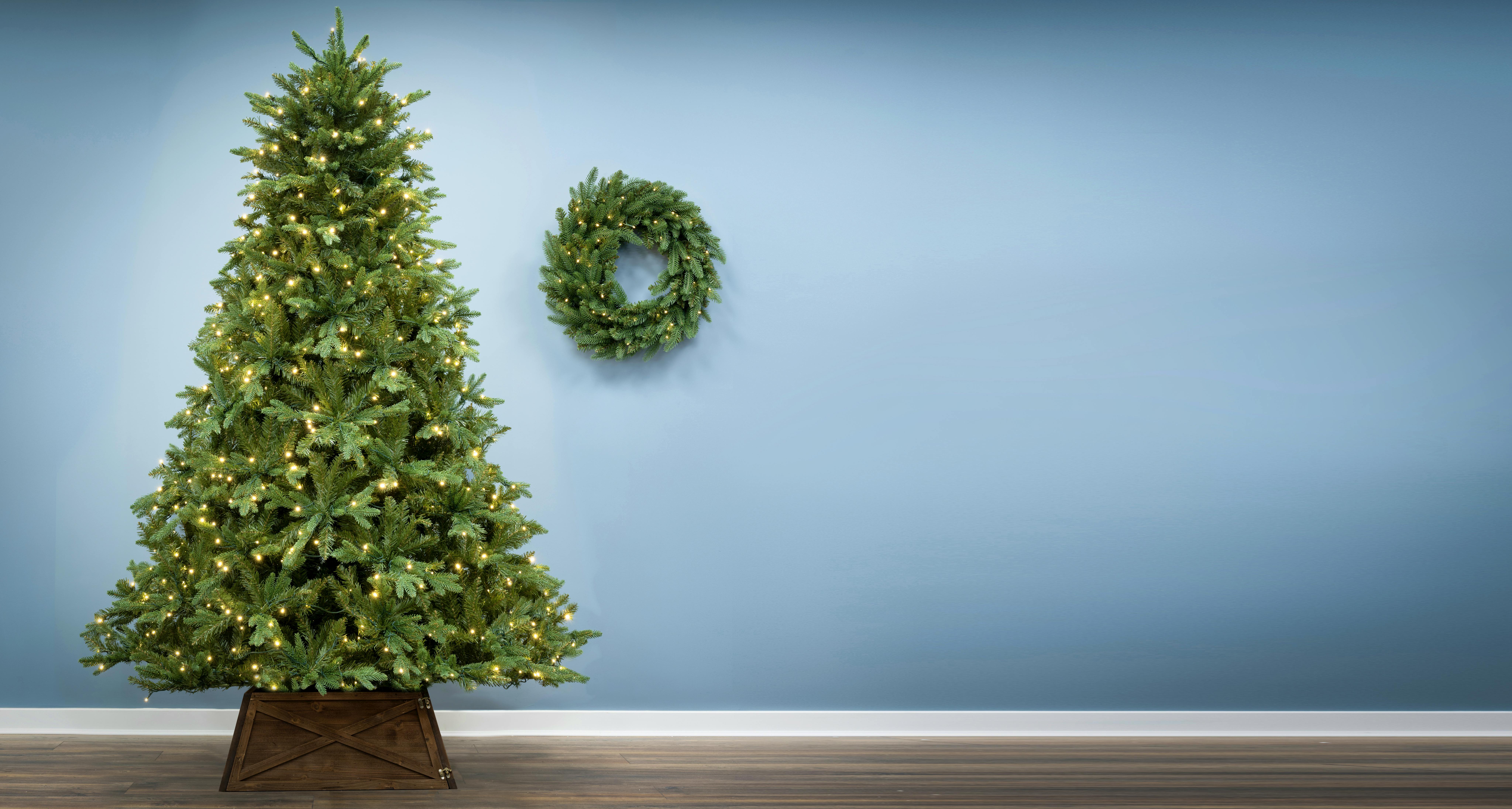 The 8ft Pre-lit Indoor/Outdoor Woodland Pine Tree