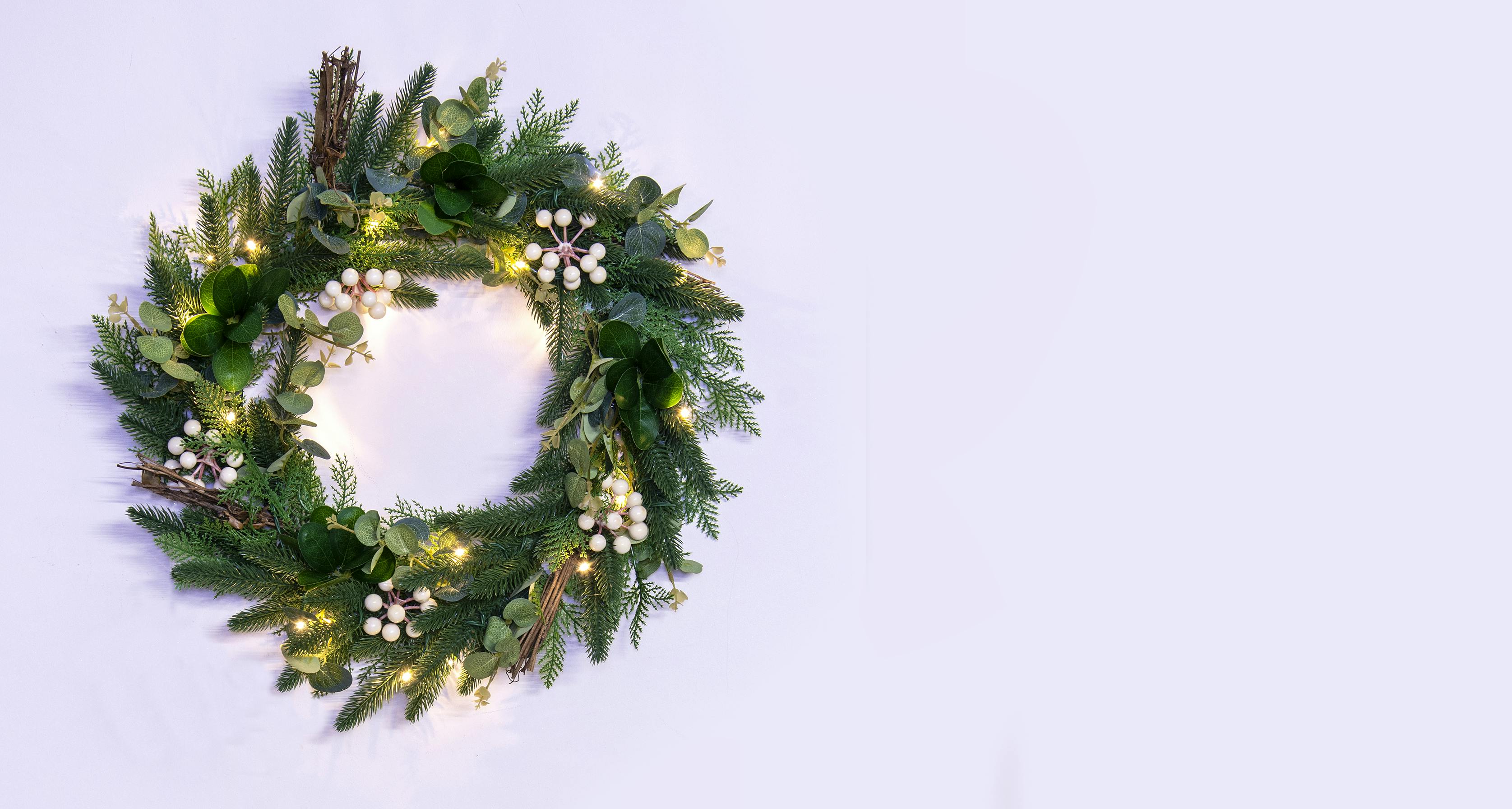 50cm Pre-lit Decorated PE Pine Wreath with White Berries
