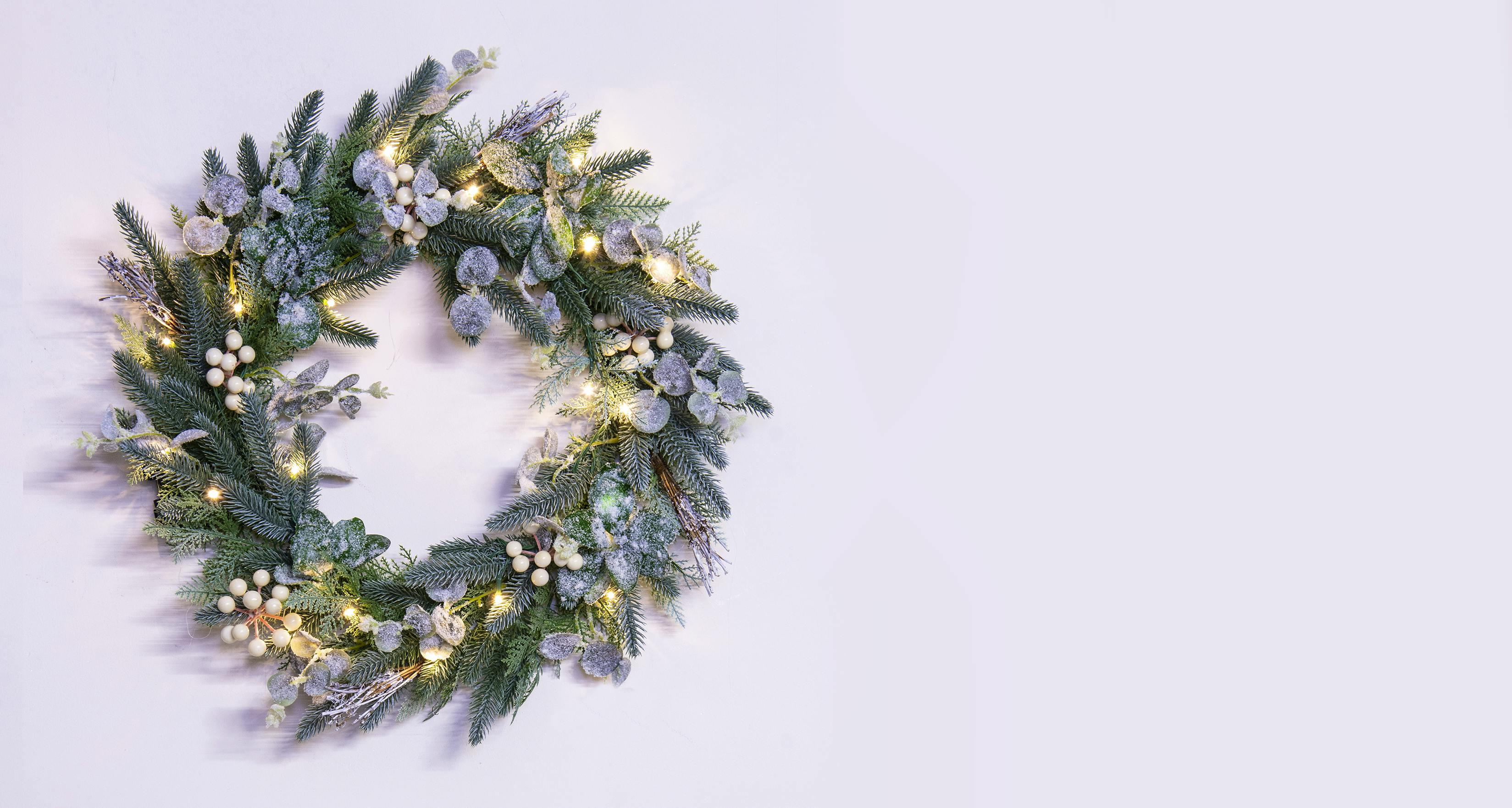 50cm Pre-lit Frosted Decorated PE Pine Wreath with White Berries