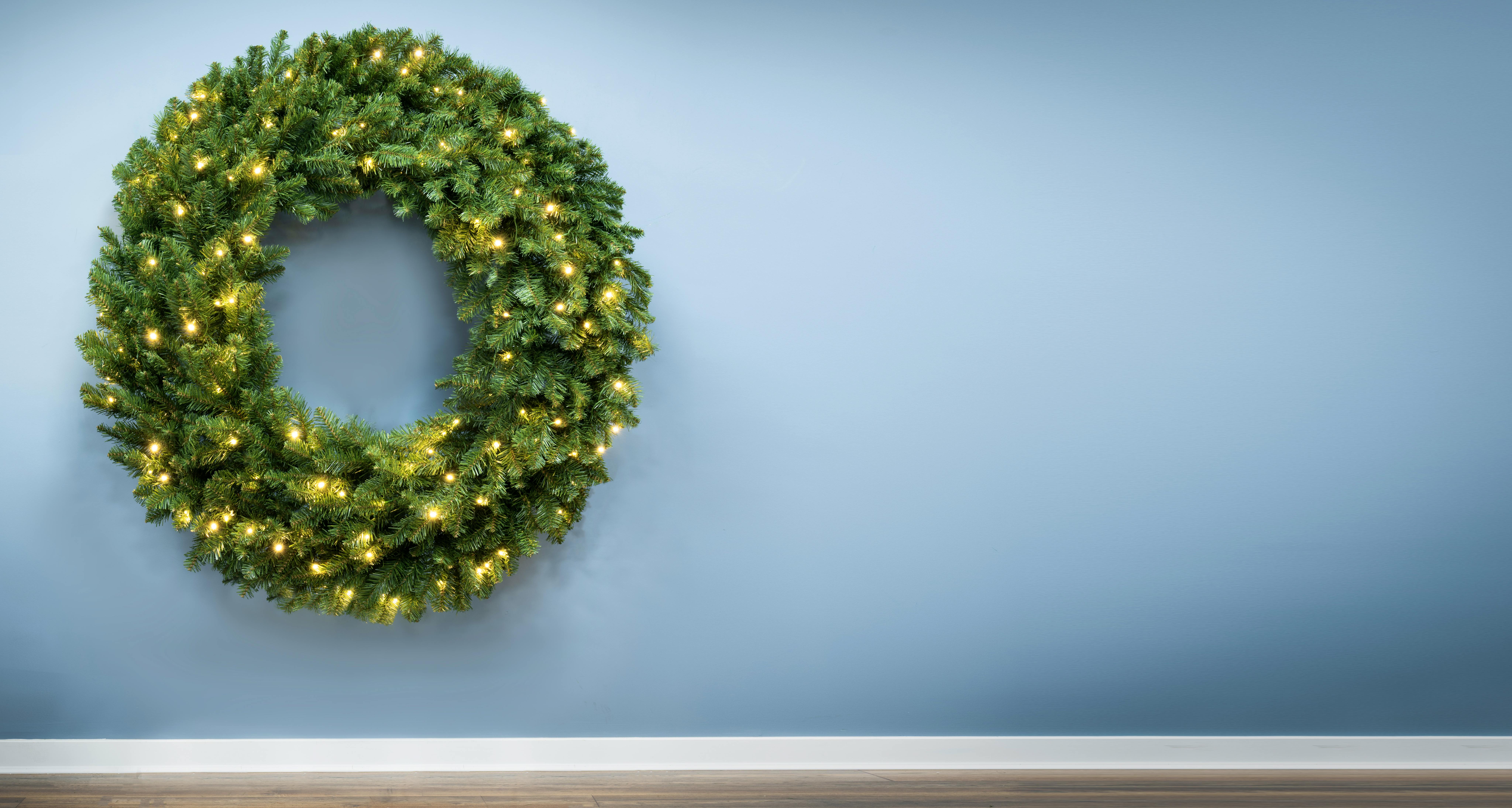 Pre-lit Extra Thick Arbor Vitae Wreath (60cm - 150cm)