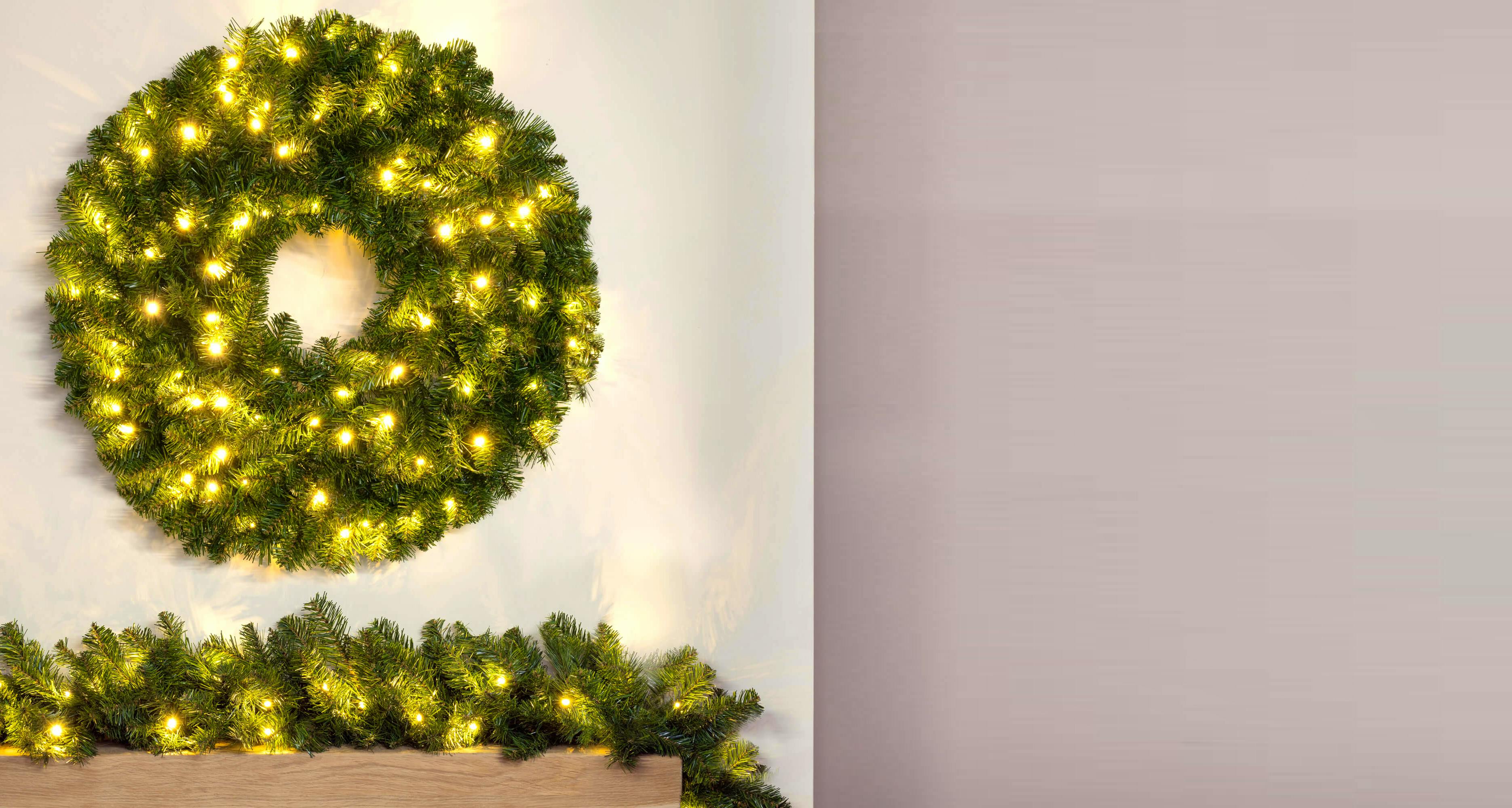 90cm Pre-lit Extra Thick Arbor Vitae Wreath