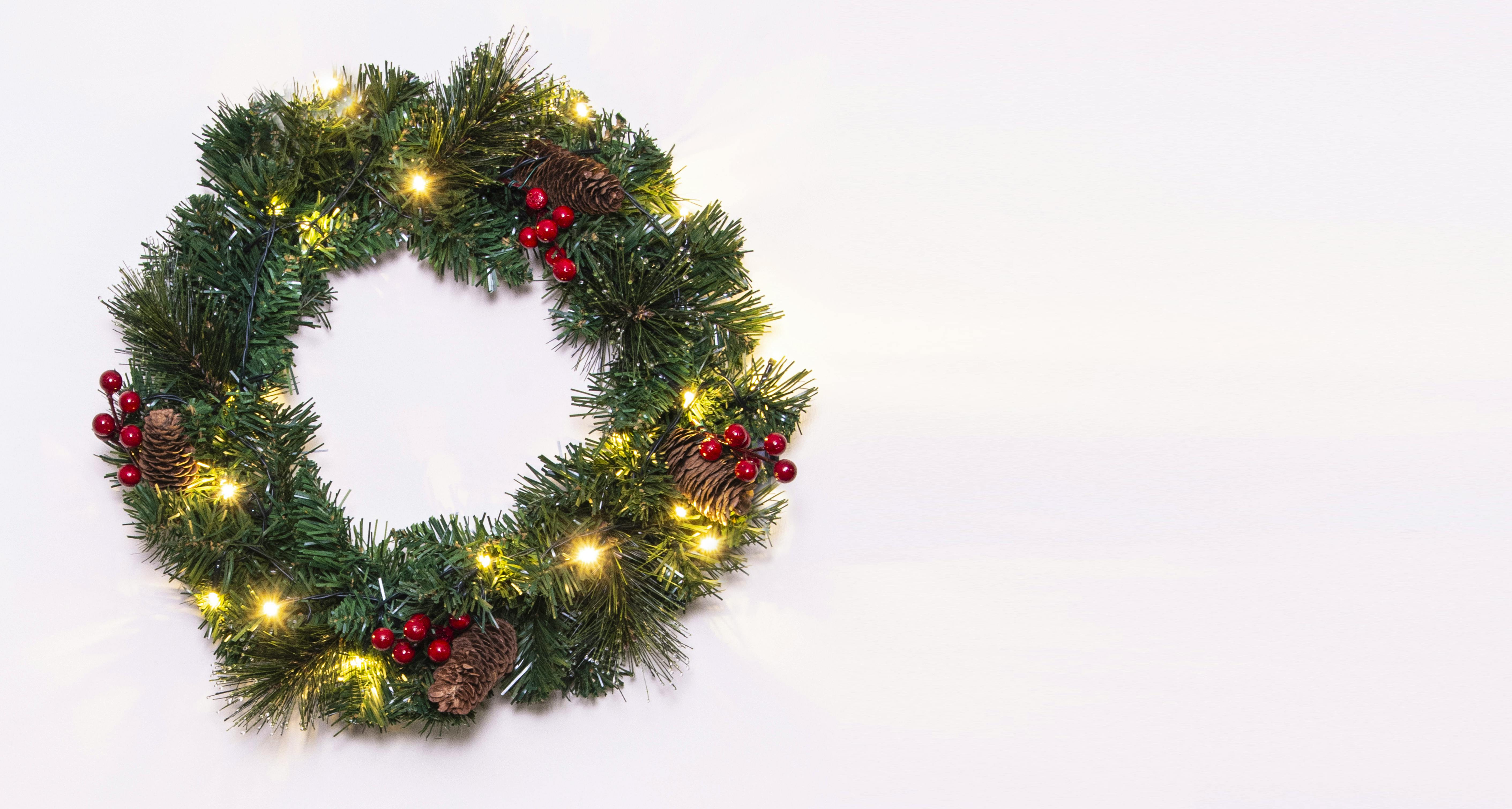 The Pre-lit 45cm Majestic Dew Pine Wreath