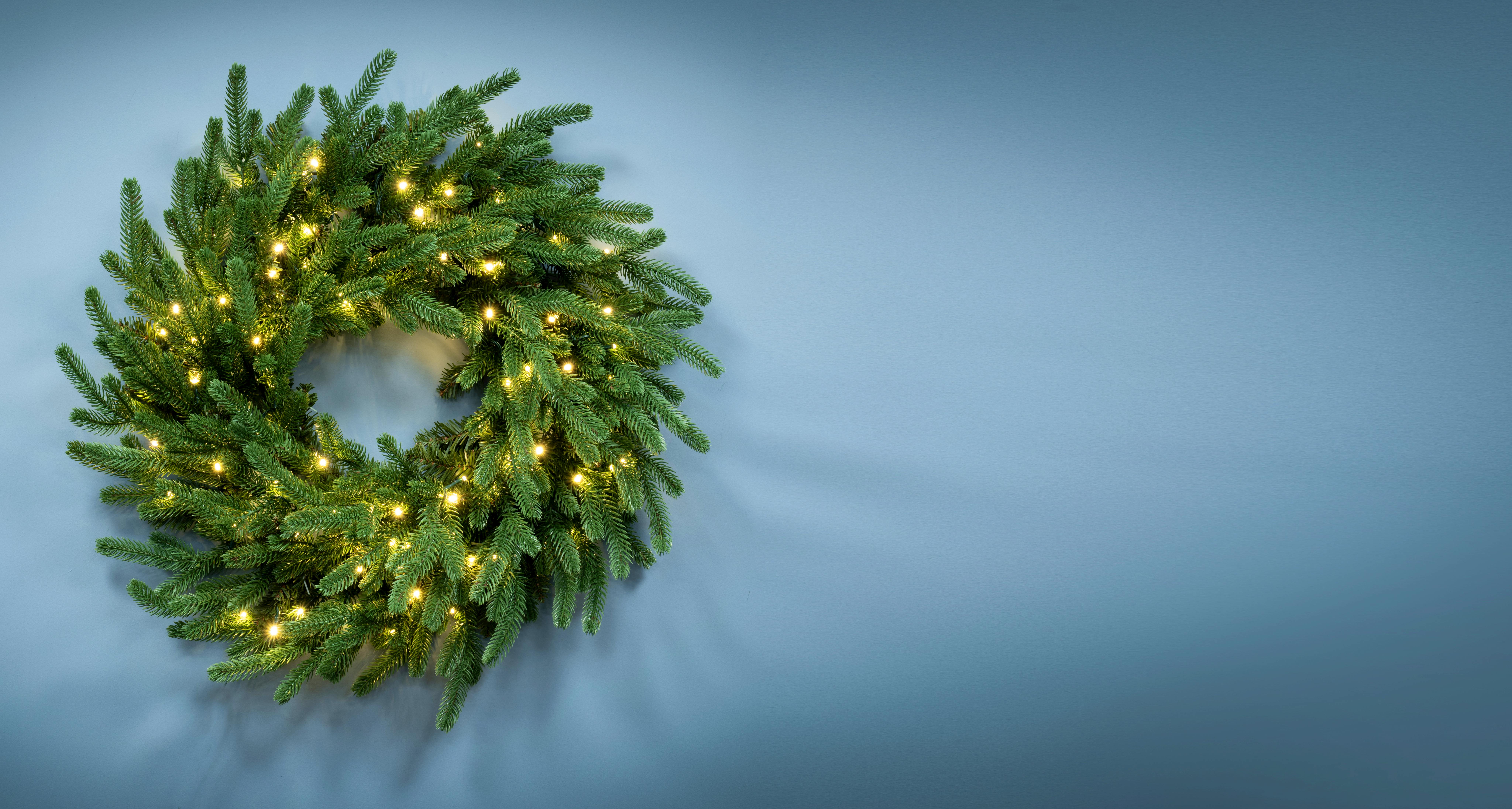 The Pre-lit 60cm Ultra Mountain Pine Wreath